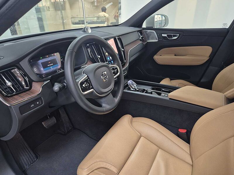 Volvo  Ultra, T8 AWD 플러그-인 하이브리드, 전기/가솔린, 브라이트