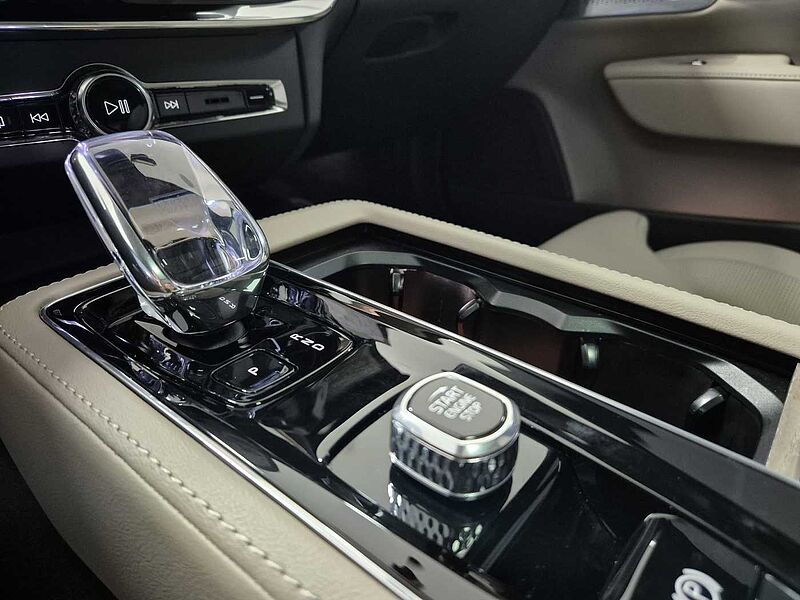 Volvo  Ultra, T8 AWD 플러그-인 하이브리드, 전기/가솔린, 브라이트