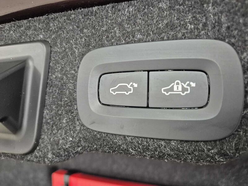 Volvo  Ultra, T8 AWD 플러그-인 하이브리드, 전기/가솔린, 브라이트