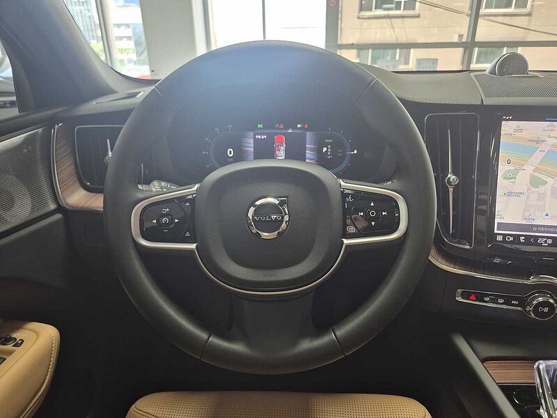 Volvo Ultra, T8 AWD 플러그-인 하이브리드, 전기/가솔린, 브라이트