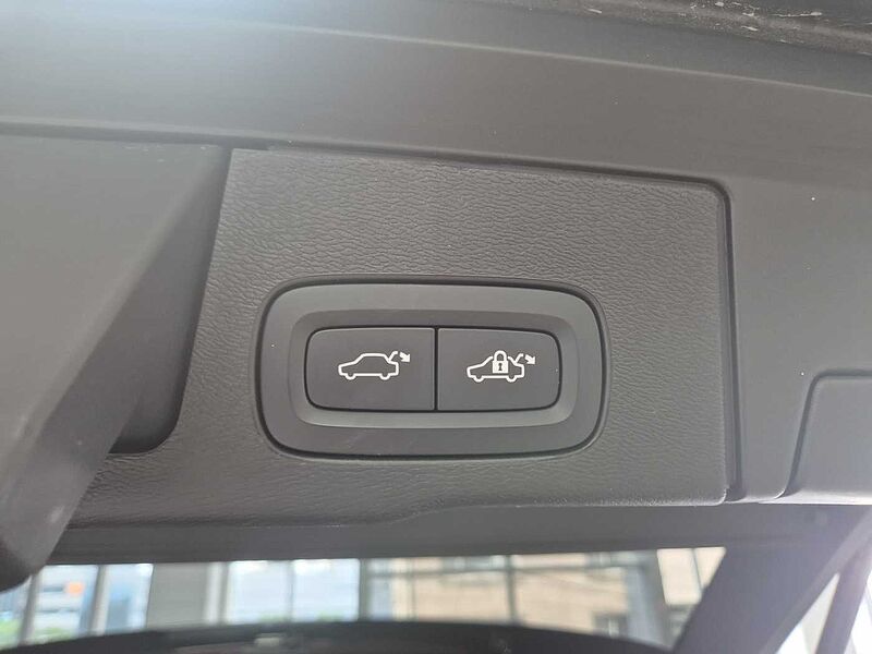 Volvo Ultra, T8 AWD 플러그-인 하이브리드, 전기/가솔린, 브라이트