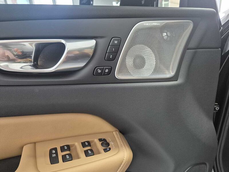 Volvo Ultra, T8 AWD 플러그-인 하이브리드, 전기/가솔린, 브라이트
