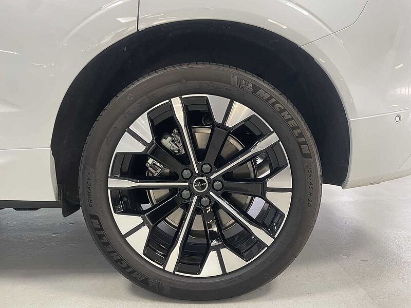 Volvo  Ultra, T8 AWD 플러그-인 하이브리드, 전기/가솔린, 브라이트