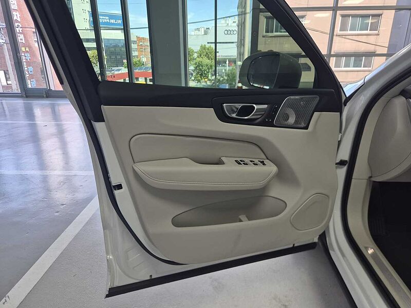 Volvo  Ultra, T8 AWD 플러그-인 하이브리드, 전기/가솔린, 브라이트