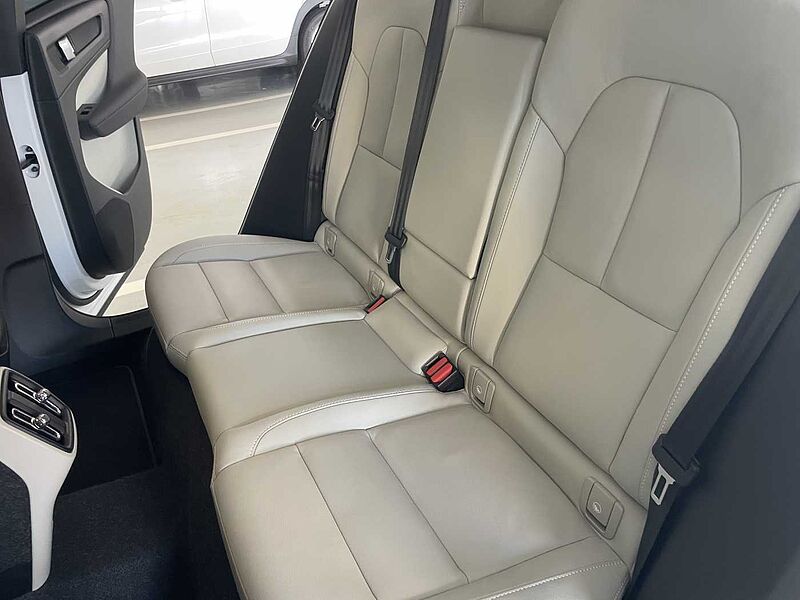 Volvo Ultra, B4 AWD 마일드 하이브리드, 가솔린, 브라이트